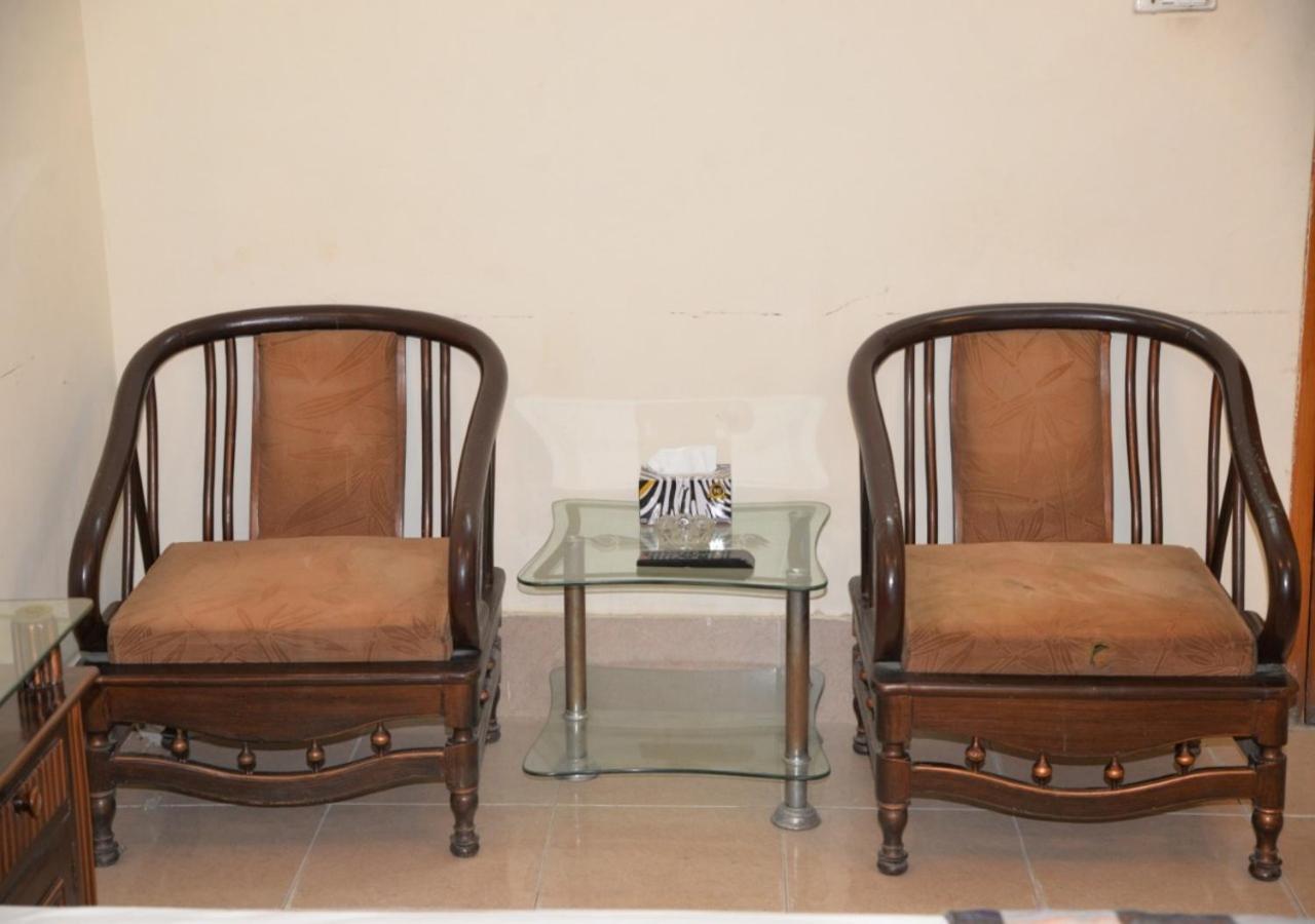 Step Inn Hotel Sukkur エクステリア 写真
