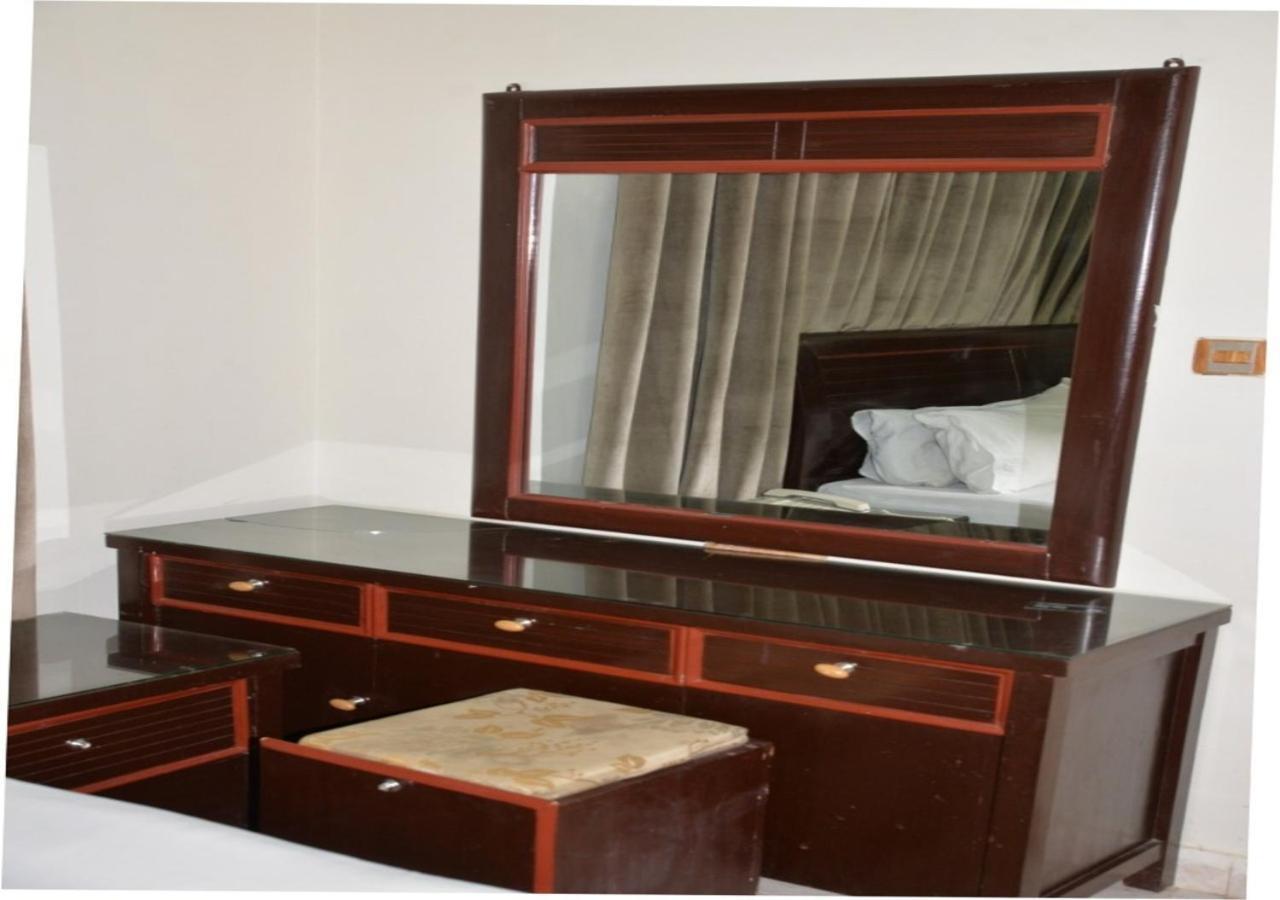 Step Inn Hotel Sukkur エクステリア 写真