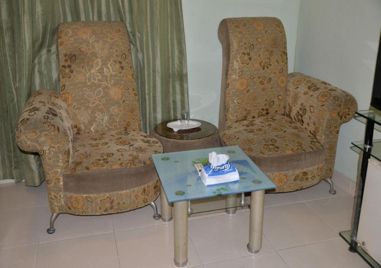 Step Inn Hotel Sukkur エクステリア 写真