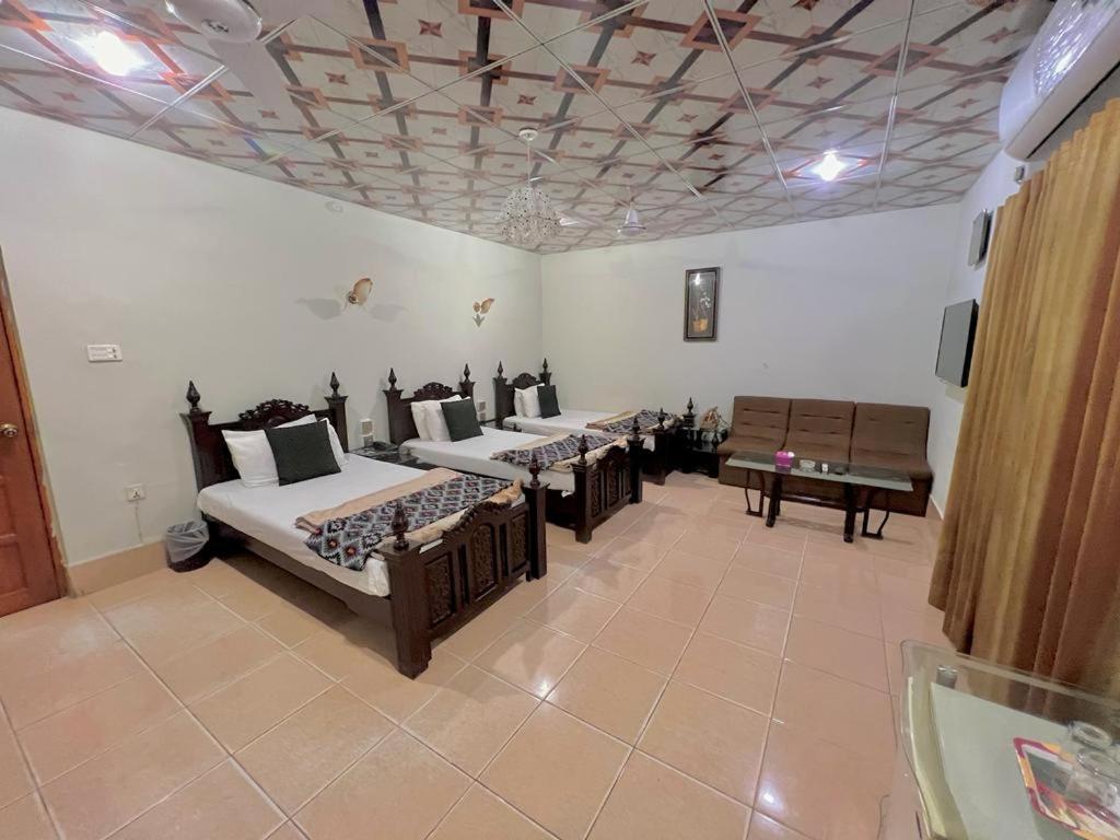 Step Inn Hotel Sukkur エクステリア 写真